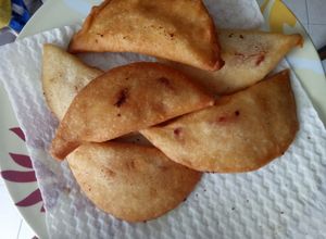 Una foto de Empanadas con bocadillo y queso