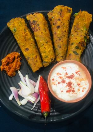 થેપલા(Thepla Recipe In Gujarati) રેસીપી મુખ્ય ફોટો