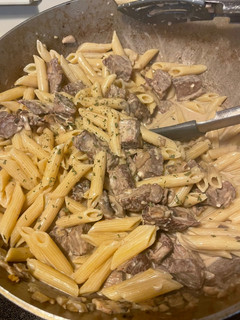 A picture of Steak & Blue cheese pasta.