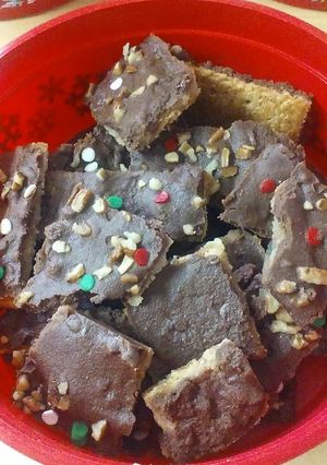 A picture of Simple Graham Cracker Toffee.