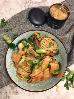 Asia Nudelpfanne mit Hähnchen Rezepthauptbild