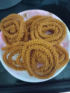 ચકરી (Chakri Recipe In Gujarati) રેસીપી મુખ્ય ફોટો