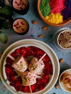 গুলাবী ঠান্ডাই কুলফি(gulabee thandai kulfi recipe in bengali) রেসিপির প্রধান ছবি