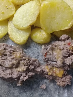 Una foto de Pan de carne relleno de cheddar