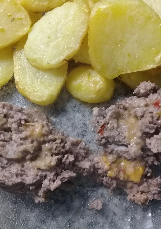 Una foto de Pan de carne relleno de cheddar