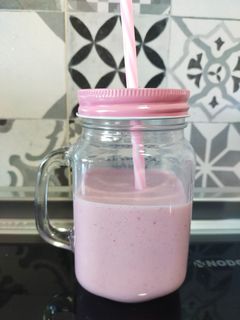 Una foto de Batido de fresa y plátano
