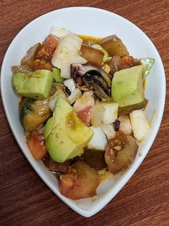 Una foto de Ensalada de pulpo con aguacate