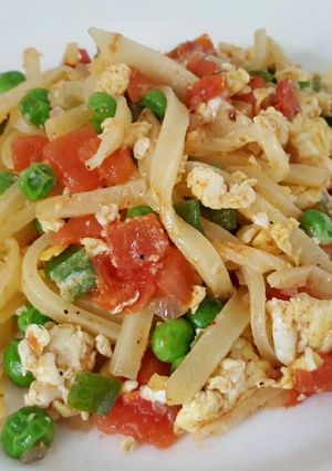 A picture of Mie goreng / Stir-fried noodle.
