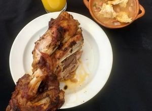 Una foto de Chamorro de cerdo