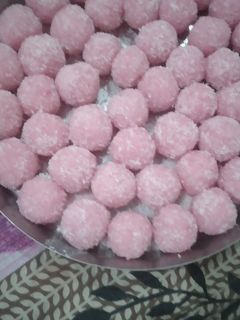 पेठा नारियल लड्डू (pedha nariyal barfi recipe in hindi) रेसिपी मुख्य फोटो