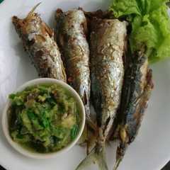 Sambal Ijo + Ikan Dencis Goreng রেসিপির প্রধান ছবি