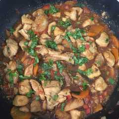 Una foto de Pollo Guisado 🤤
