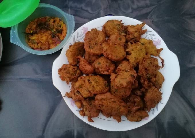 Steps to Make Homemade Spinach and Onion Pakoras