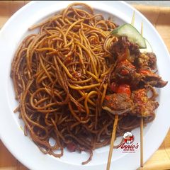 A picture of Spagetti with beef kebab.