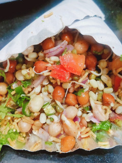 स्प्राउट्स चाट(Sprouts chaat recipe in hindi) रेसिपी मुख्य फोटो