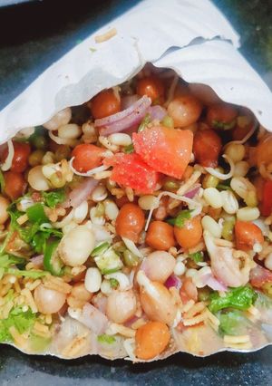 स्प्राउट्स चाट(Sprouts chaat recipe in hindi) रेसिपी मुख्य फोटो