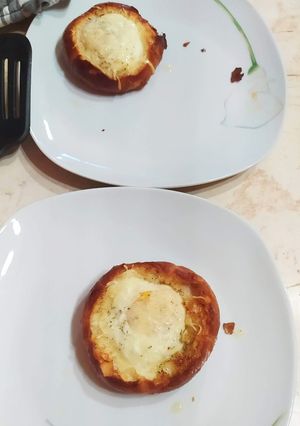 Zsemlében sült tojás recept fotója
