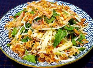 Hình của món Gỏi xoài xanh khô mực.