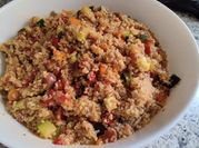 Una foto de quinoa con verduras