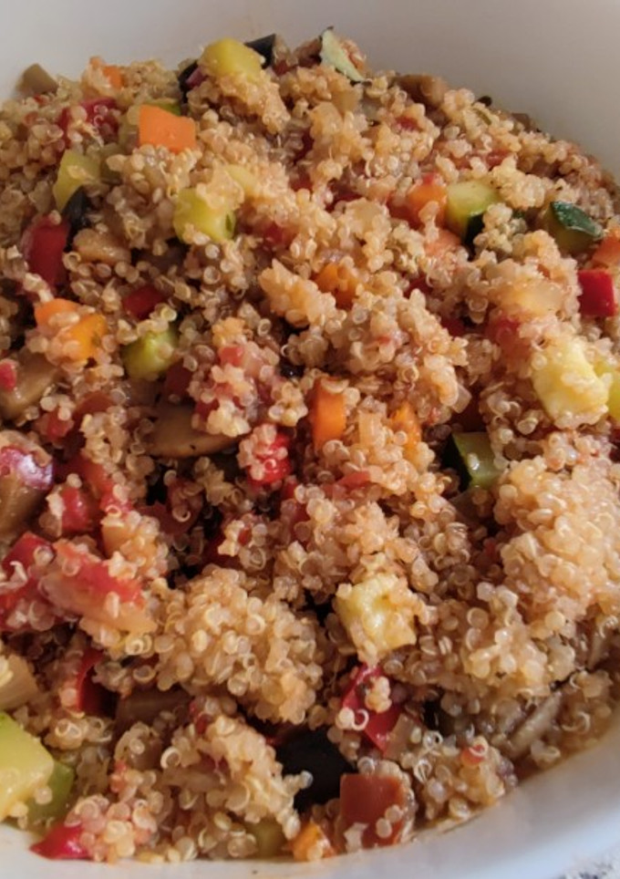 Una foto de Quinoa con verduras
