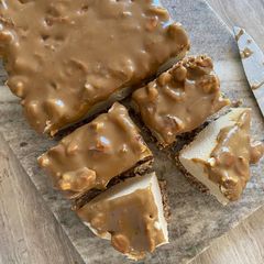 A picture of Gluten free & Vegan cheesecake bars ⚡️❤️.