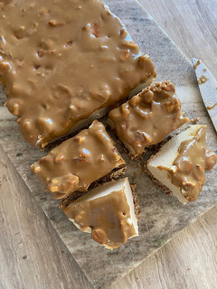 A picture of Gluten free & Vegan cheesecake bars ⚡️❤️.