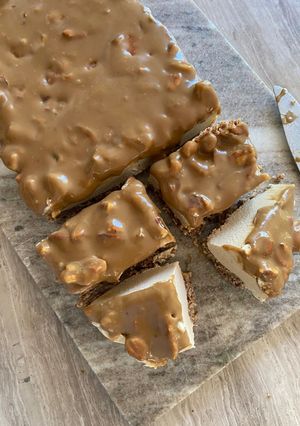 A picture of Gluten free & Vegan cheesecake bars ⚡️❤️.