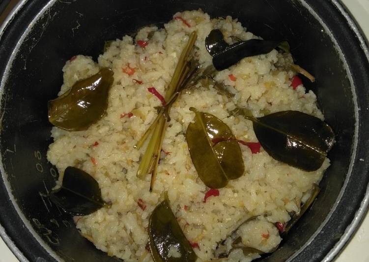 Nasi liweut rice cooker