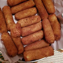 A picture of Sri Lankan Short-Eat: Rolls.