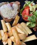 Milanesa peceto napolitana con papas fritas