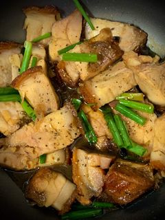 Hình của món Heo quay kho nước tương.
