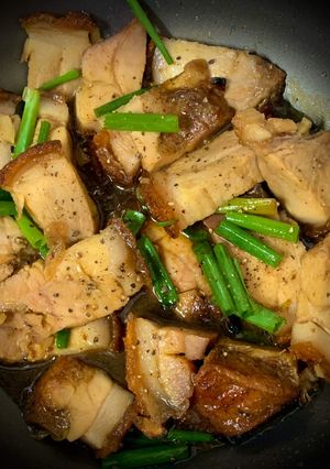 Hình của món Heo quay kho nước tương.