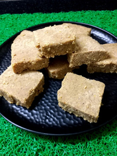 કાટલું પાક (Katlu Paak Recipe In Gujarati) રેસીપી મુખ્ય ફોટો