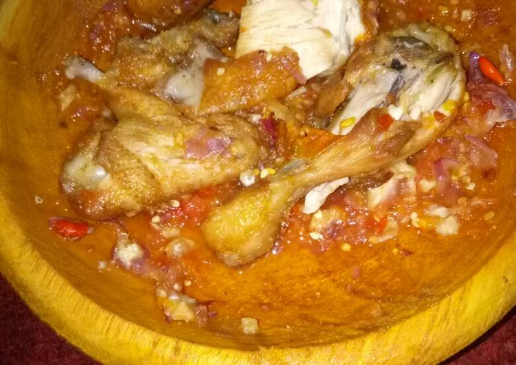 Langkah Mudah untuk Menyiapkan Ayam goreng bumbu rujak sambal geprek yang Bikin Ngiler