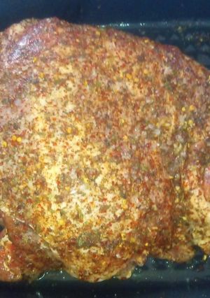 Una foto de Pernil adobado con mis condimentos o hierbas