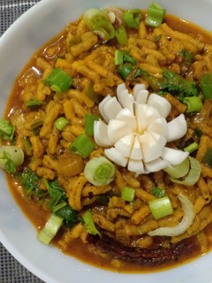 ગાંઠિયા લીલીડુંગડી નું શાક (Ganthiya Lili Dungli Shak Recipe In Gujarati) રેસીપી મુખ્ય ફોટો