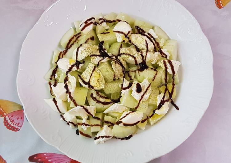 Ensalada de pepino y queso fresco