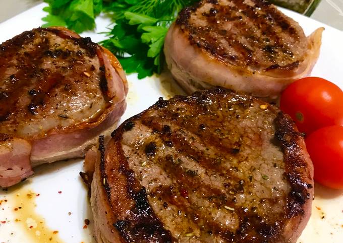 Медальоны говяжьи в беконе на гриль сковороде