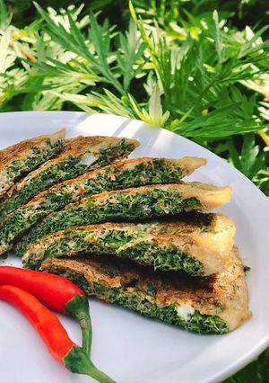 Hình của món 💚 Trứng Gà Chiên Lá Ngải Cứu.