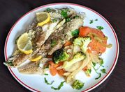 Una foto de pescado al horno