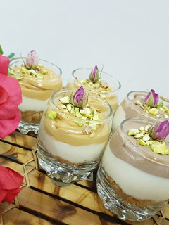صورة لوصفة حلى الطبقات باللوتس والدانيت 🍨