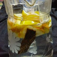A picture of Apple Cinnamon Detox Water.