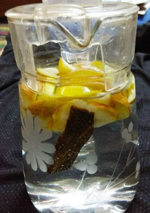 A picture of Apple Cinnamon Detox Water.