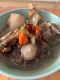 Sop buntut dan sumsum sapi