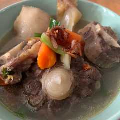A picture of Sop buntut dan sumsum sapi.