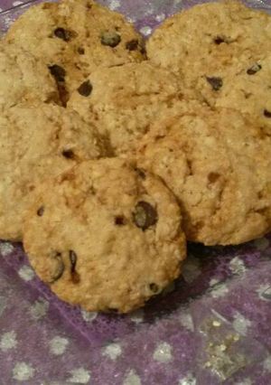 Una foto de Galletas de azúcar integral, coco, avena y chips