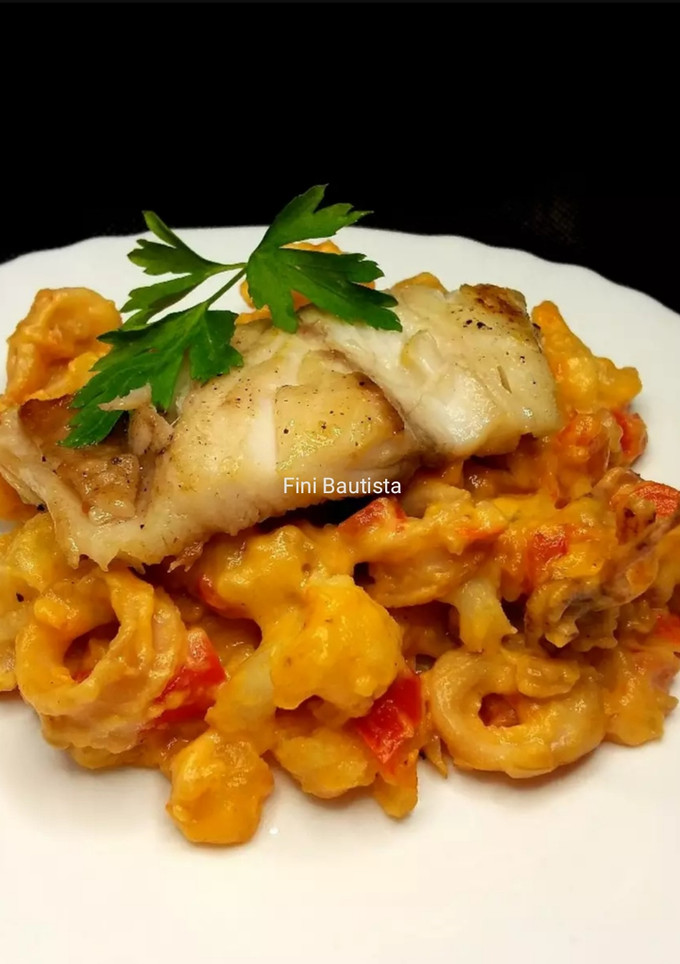 Una foto de Corvina con salteado de chipirones