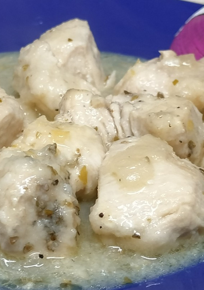 Una foto de Pechuga de pollo al limón con vino blanco