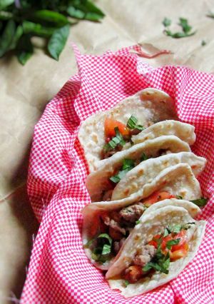 Hình của món Tacos cho bé và câu chuyện dụ dỗ ăn rau.