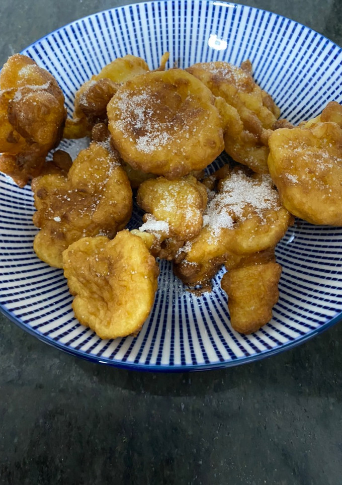 Una foto de Buñuelos de manzana 🍎